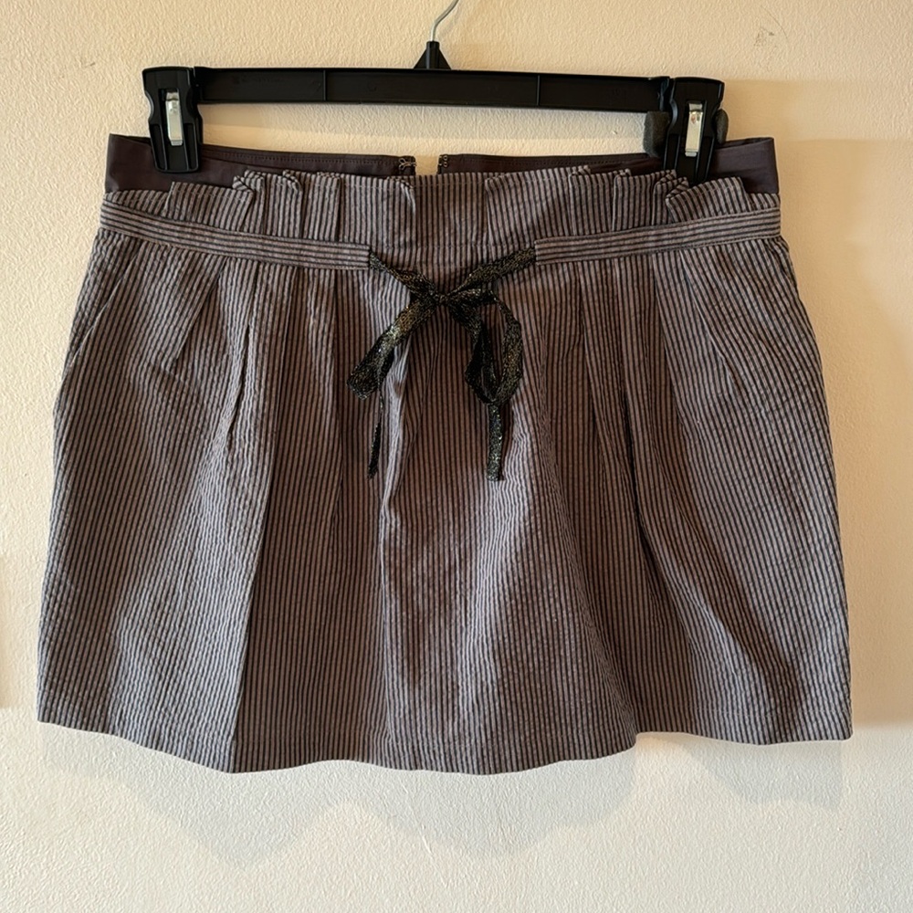 Vanessa Bruno Athé mini skirt with stripes.